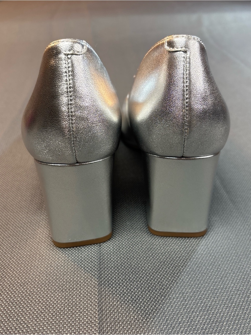 Johnston and Murphy Vicki block heel leather, silver metallic pumps size 11 - Picture 3 of 6